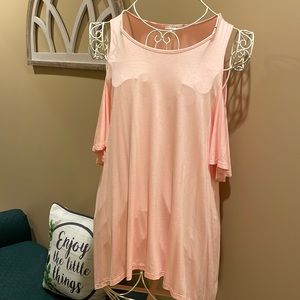 Peach cold shoulder tunic. Sz XL